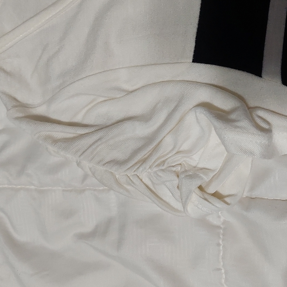 WHITE/BLACK BLOUSE - Picture 3 of 8
